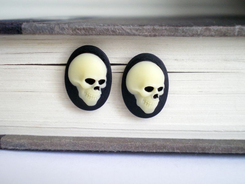 Skull Cameo Stud Earrings - Halloween Costume Accessory - Human Skull ...